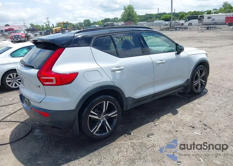 2021 Volvo Xc40 T5 R-Design z USA, uszkodzony, nr VIN YV4162UM8M2467055